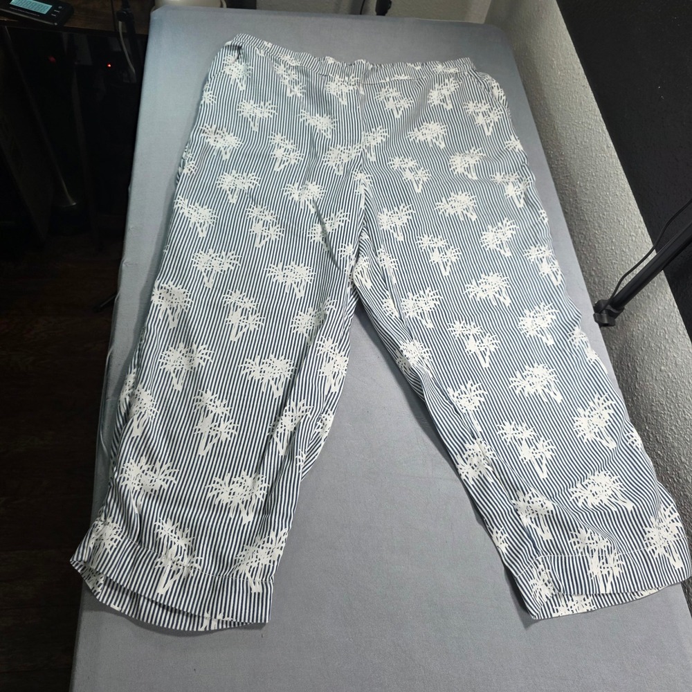 Chicos Blue White Striped Palm Tree Tencel Crop Pants Size 10 / 1.5 M Pockets *